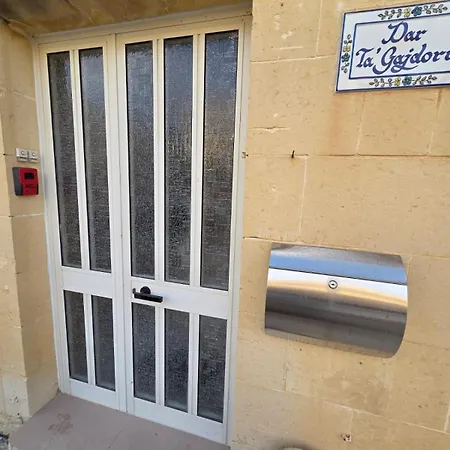 Charming With Large Terrace And Sea Views Lejlighed