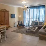 Charming With Large Terrace And Sea Views Xagħra