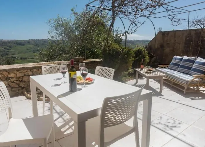 Charming With Large Terrace And Sea Views 公寓 *